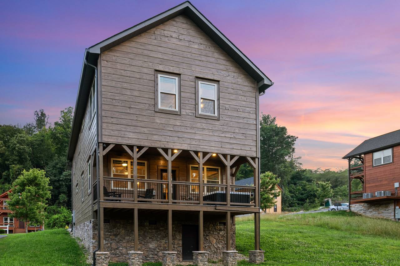 <span class="name">Welcome to Creekside Lodge, offered by Bear Tracts!</span> <span class="name">Welcome to Creekside Lodge, offered by Bear Tracts!</span>