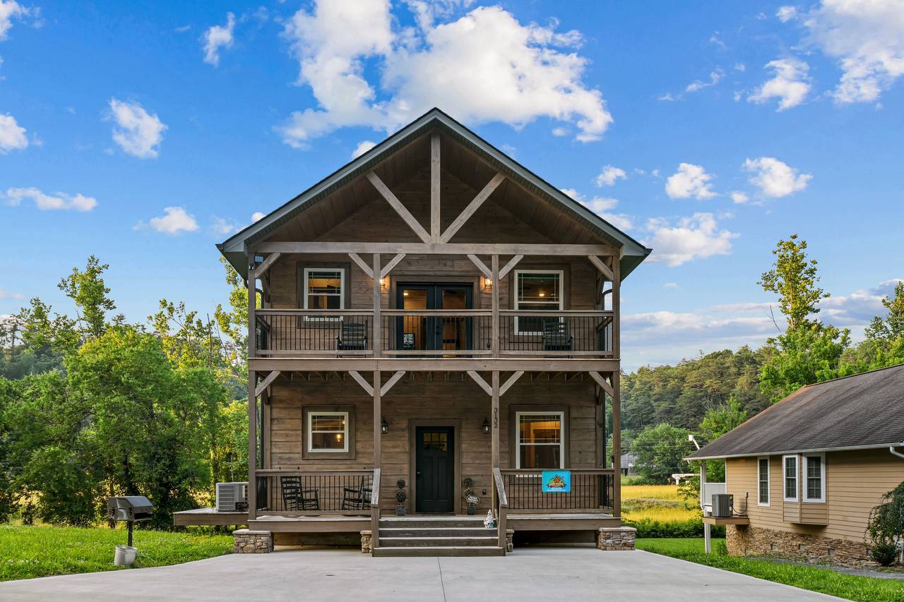 <span class="name">Welcome to Creekside Lodge, offered by Bear Tracts!</span> <span class="name">Welcome to Creekside Lodge, offered by Bear Tracts!</span>