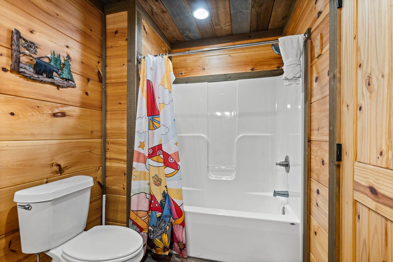 <span class="name">Lower-level Spacious full bath with shower/tub combo</span> <span class="name">Lower-level Spacious full bath with shower/tub combo</span>