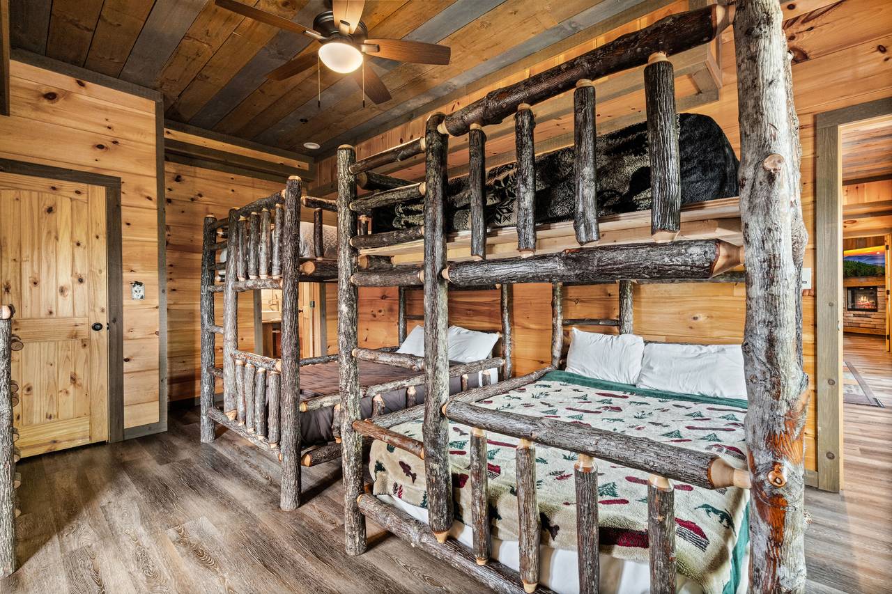 <span class="name">Lower level bunk room with full-over-full beds & TV</span> <span class="name">Lower level bunk room with full-over-full beds & TV</span>