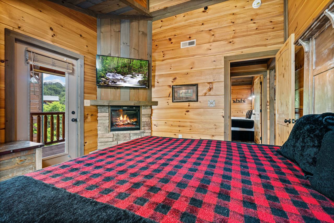 <span class="name">Upper level King bedroom with ensuite & smart TV</span> <span class="name">Upper level King bedroom with ensuite & smart TV</span>