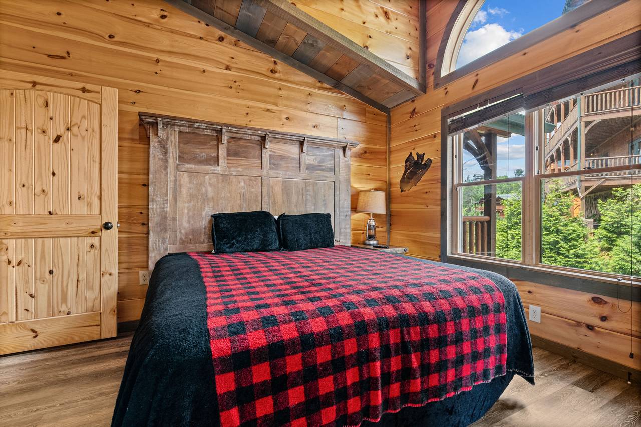 <span class="name">Upper level King bedroom with ensuite & smart TV</span> <span class="name">Upper level King bedroom with ensuite & smart TV</span>