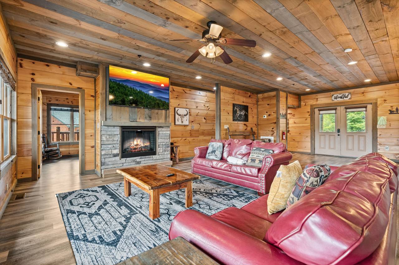<span class="name">Spacious living room with cozy seating & mountain charm</span> <span class="name">Spacious living room with cozy seating & mountain charm</span>
