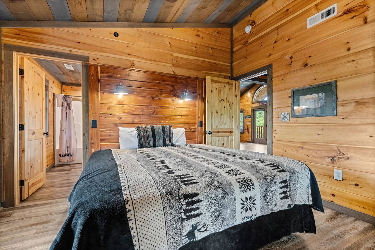 <span class="name">Upper level King bedroom with ensuite & smart TV</span> <span class="name">Upper level King bedroom with ensuite & smart TV</span>