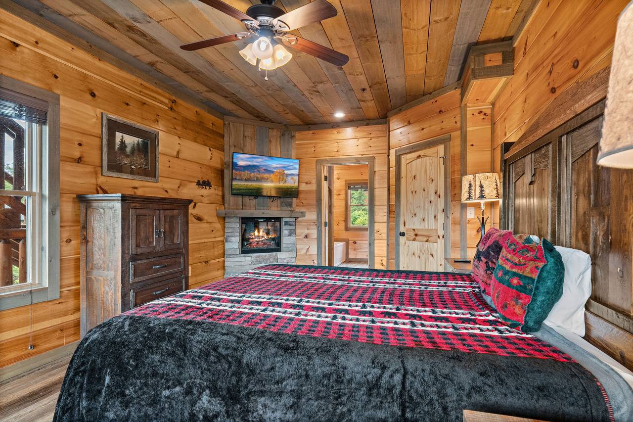 <span class="name">Upper level King bedroom with ensuite & smart TV</span> <span class="name">Upper level King bedroom with ensuite & smart TV</span>