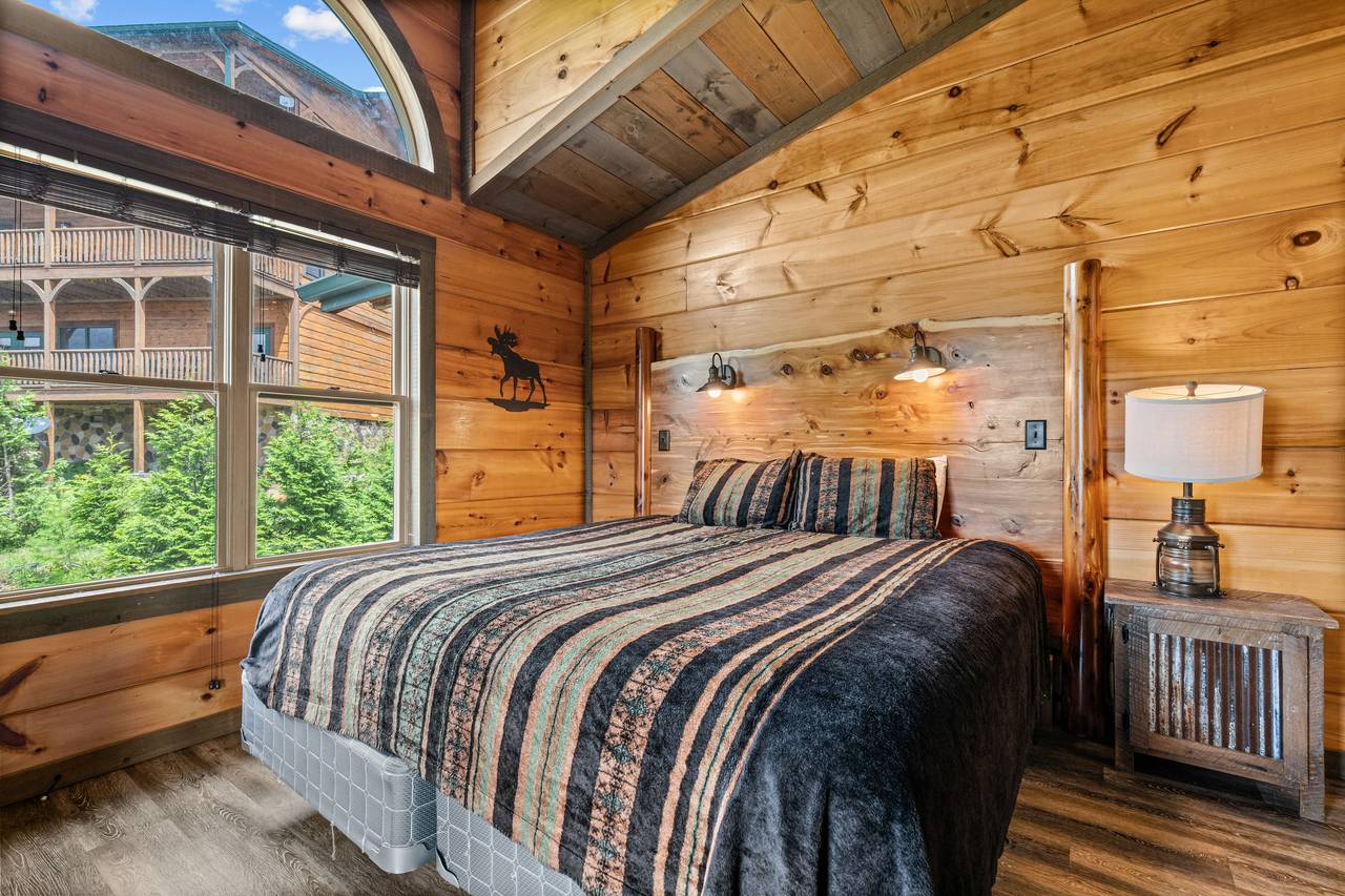 <span class="name">Upper level King bedroom with ensuite & smart TV</span> <span class="name">Upper level King bedroom with ensuite & smart TV</span>