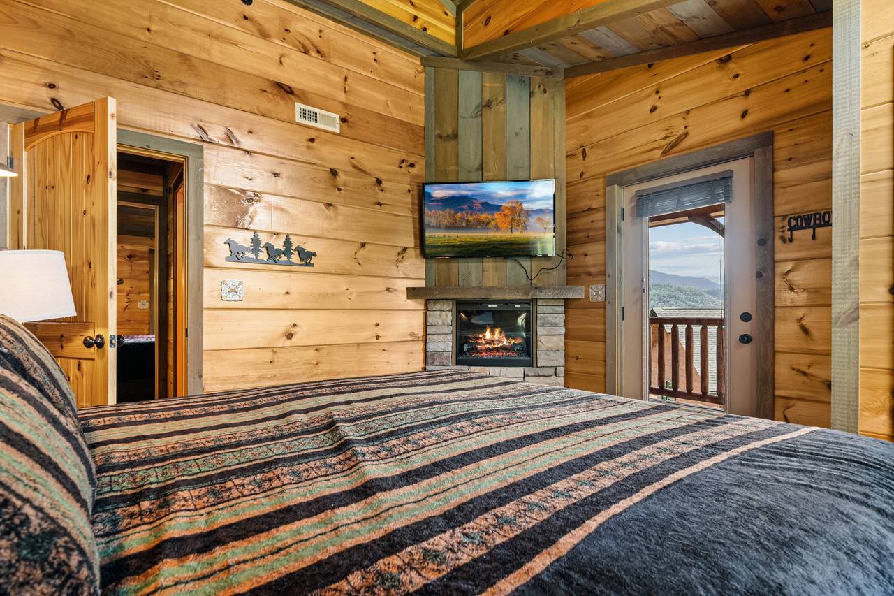 <span class="name">Upper level King bedroom with ensuite & smart TV</span> <span class="name">Upper level King bedroom with ensuite & smart TV</span>