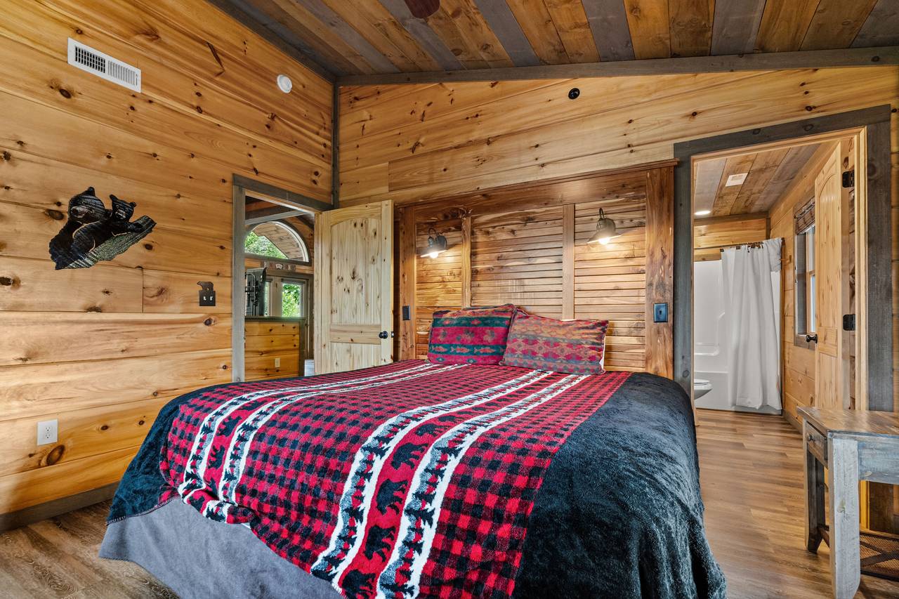 <span class="name">Upper level King bedroom with ensuite & smart TV</span> <span class="name">Upper level King bedroom with ensuite & smart TV</span>
