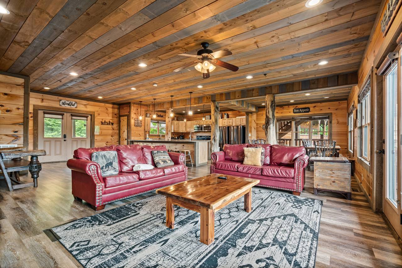 <span class="name">Spacious living room with cozy seating & mountain charm</span> <span class="name">Spacious living room with cozy seating & mountain charm</span>