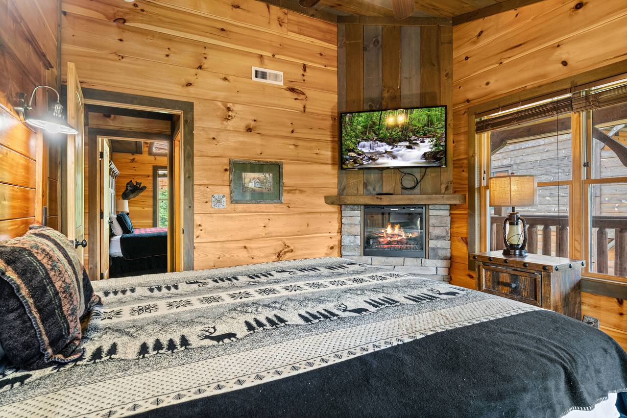 <span class="name">Upper level King bedroom with ensuite & smart TV</span> <span class="name">Upper level King bedroom with ensuite & smart TV</span>