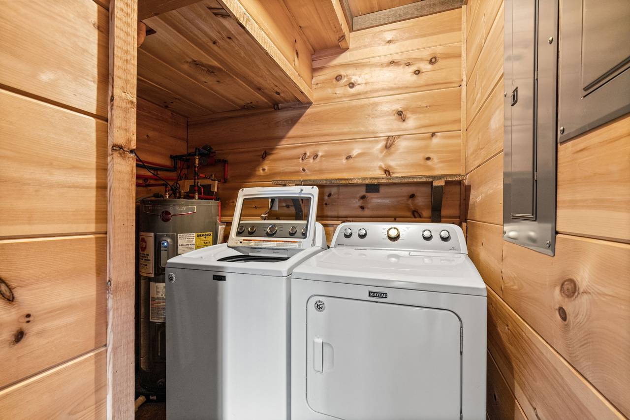 <span class="name">Full size washer and dryer - free to use</span> <span class="name">Full size washer and dryer - free to use</span>