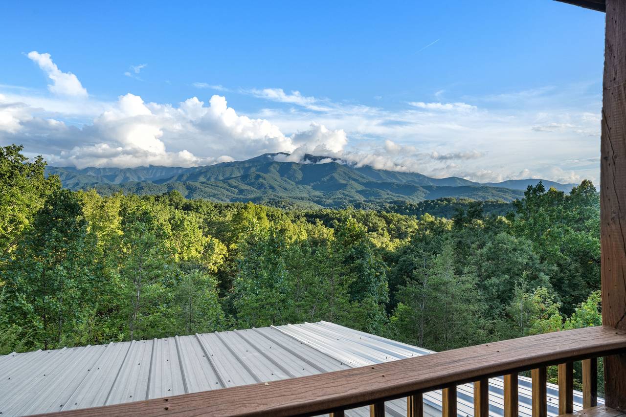 Expansive Decks with Smoky Mountain Views Expansive Decks with Smoky Mountain Views