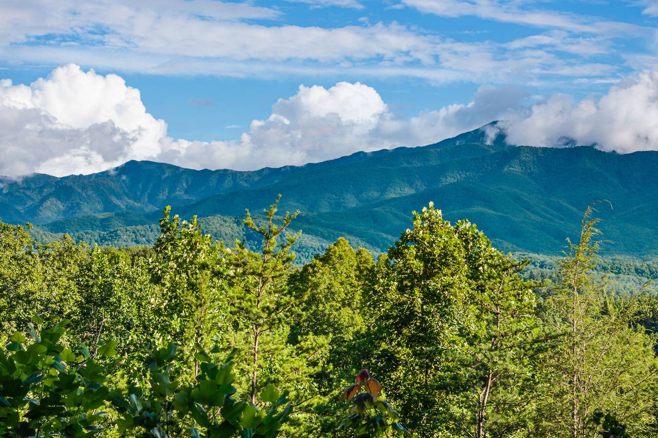 Expansive Decks with Smoky Mountain Views Expansive Decks with Smoky Mountain Views