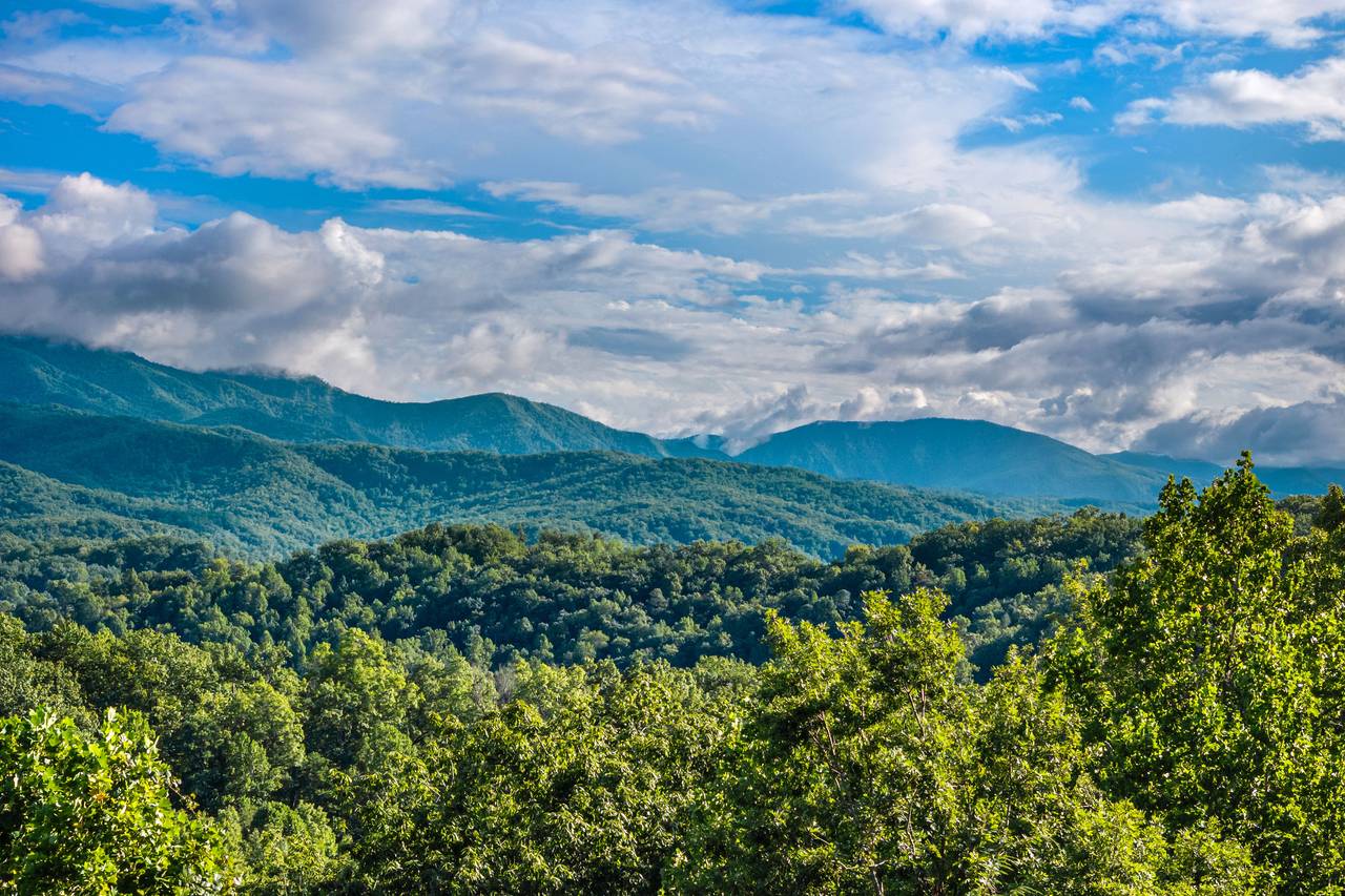 Expansive Decks with Smoky Mountain Views Expansive Decks with Smoky Mountain Views