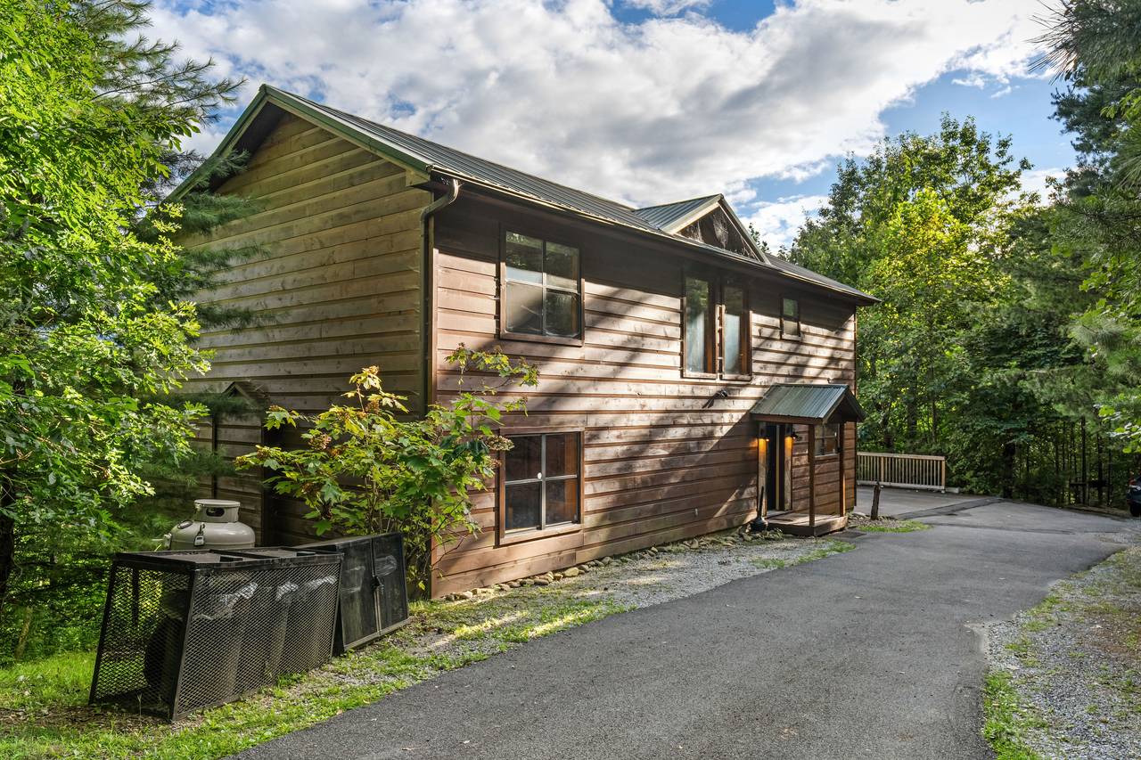 Stay at Smoky Mountain Timeless offered by Bear Tracts Stay at Smoky Mountain Timeless offered by Bear Tracts