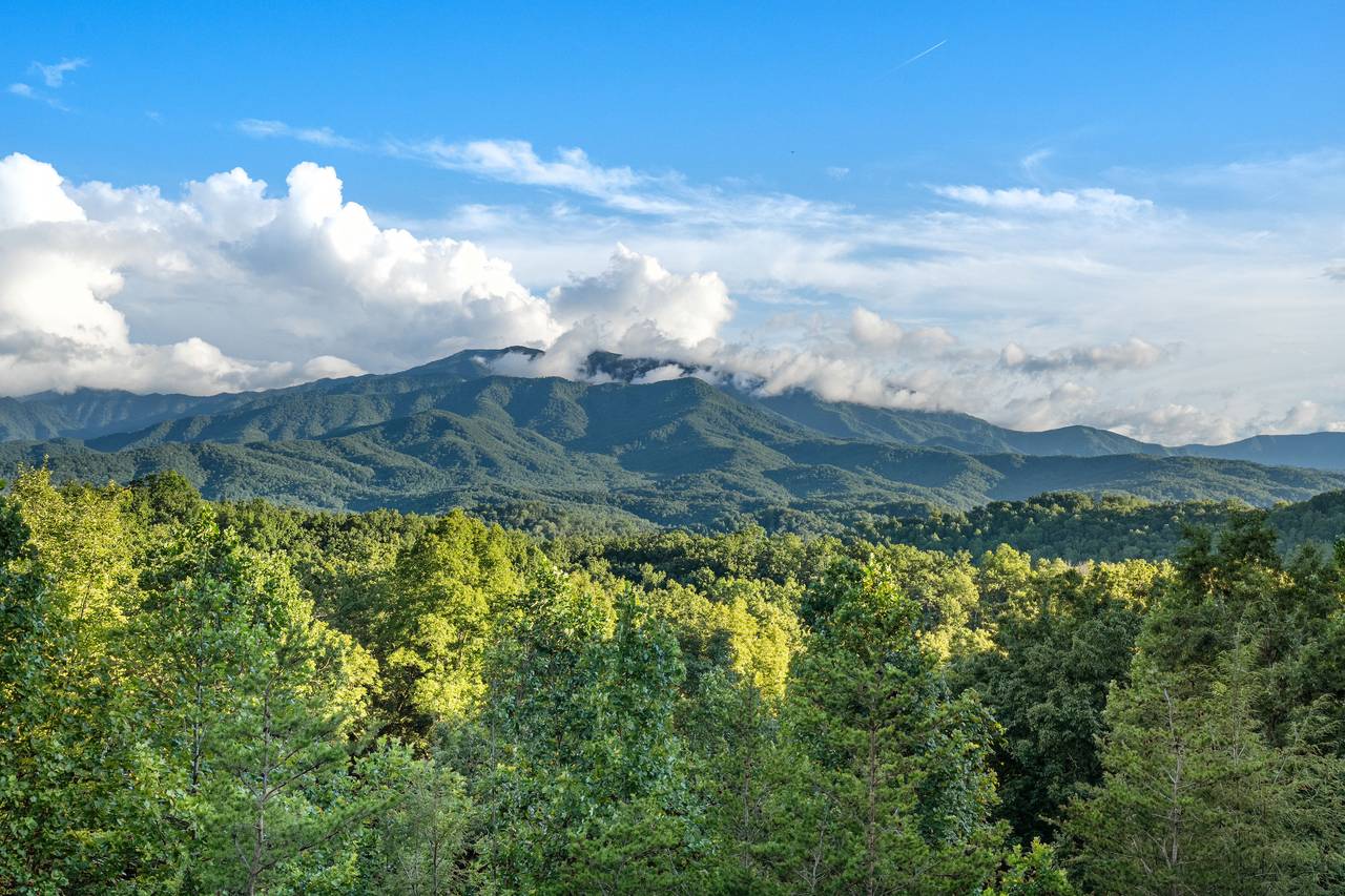 Expansive Decks with Smoky Mountain Views Expansive Decks with Smoky Mountain Views