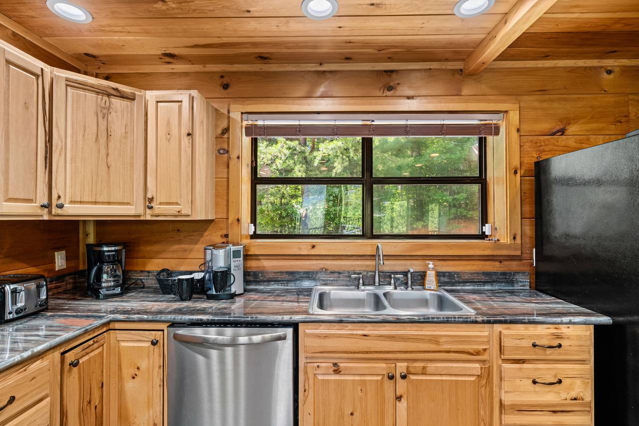 Fully Equipped Kitchen with Stainless Steel Fully Equipped Kitchen with Stainless Steel