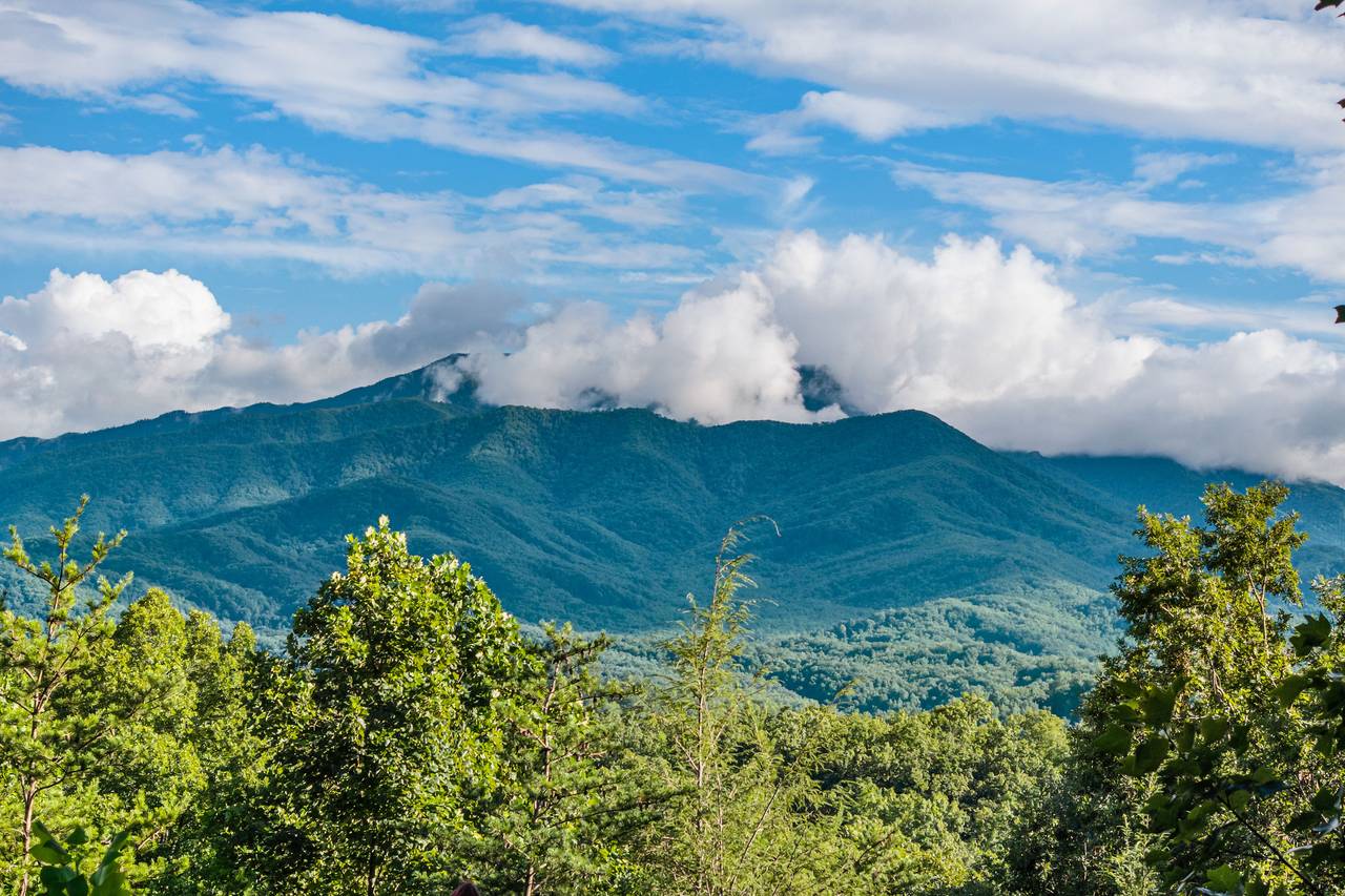 Expansive Decks with Smoky Mountain Views Expansive Decks with Smoky Mountain Views