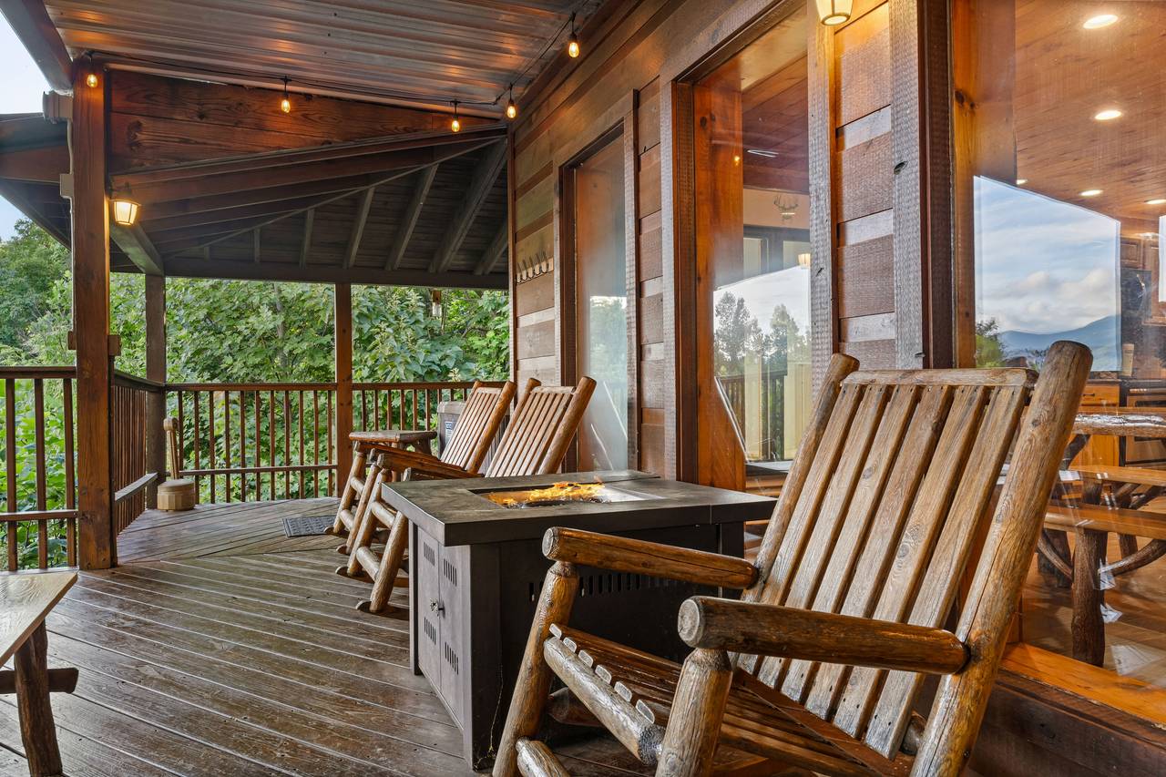 Covered Decks for Year-Round Enjoyment Covered Decks for Year-Round Enjoyment