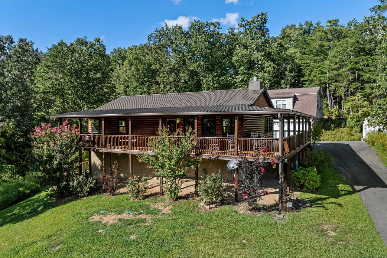 Licking Spring HIdeaway, offered by Bear Tracts Licking Spring HIdeaway, offered by Bear Tracts
