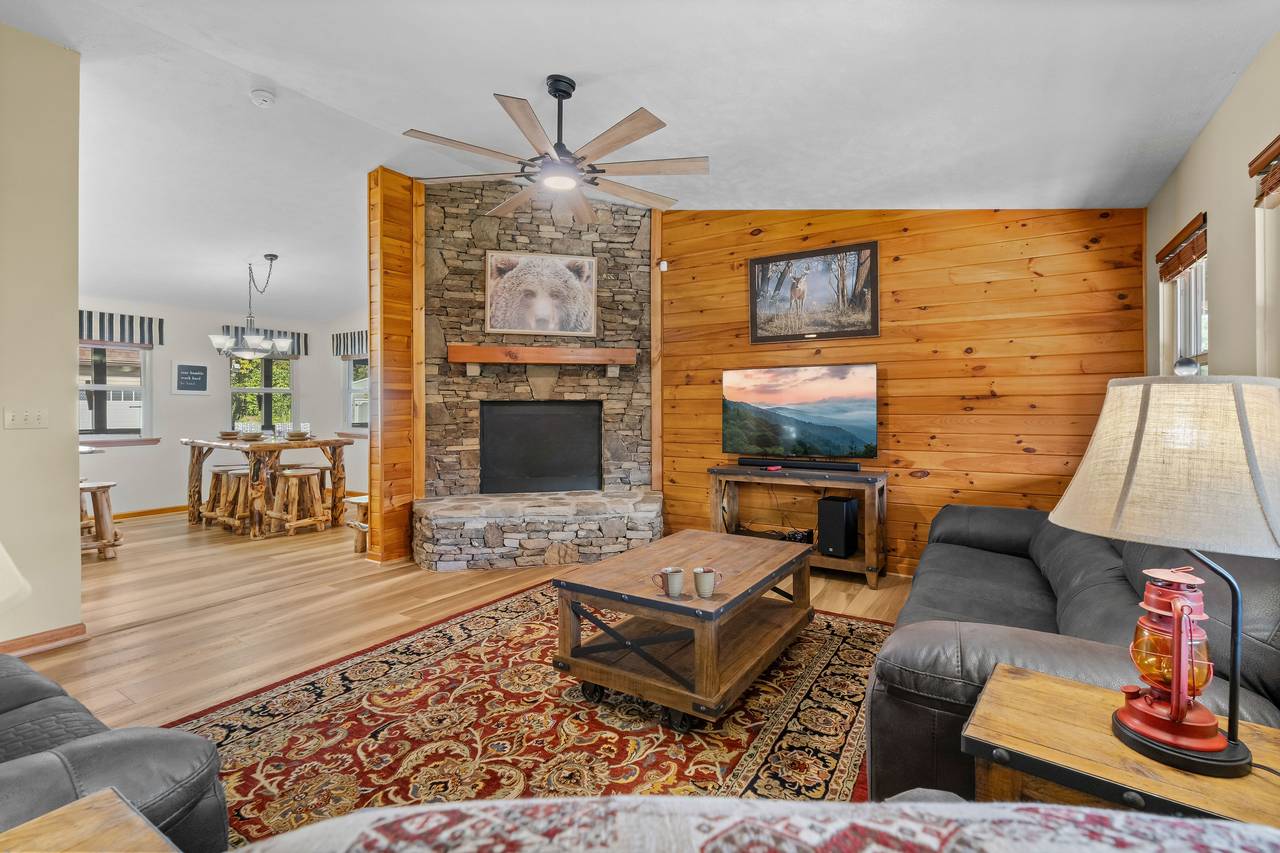 Cozy living room with gas fireplace & TV Cozy living room with gas fireplace & TV