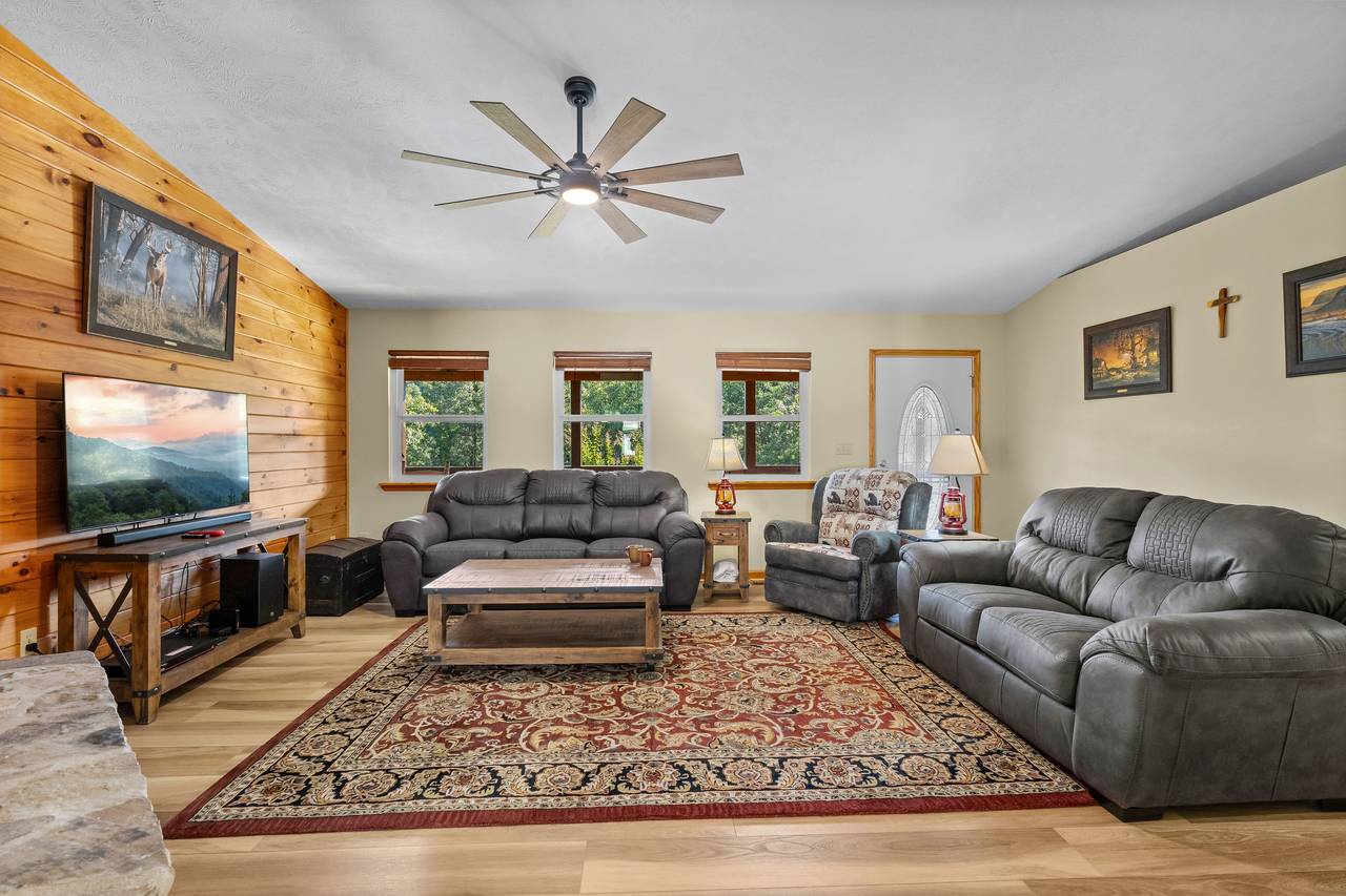Cozy living room with gas fireplace & TV Cozy living room with gas fireplace & TV