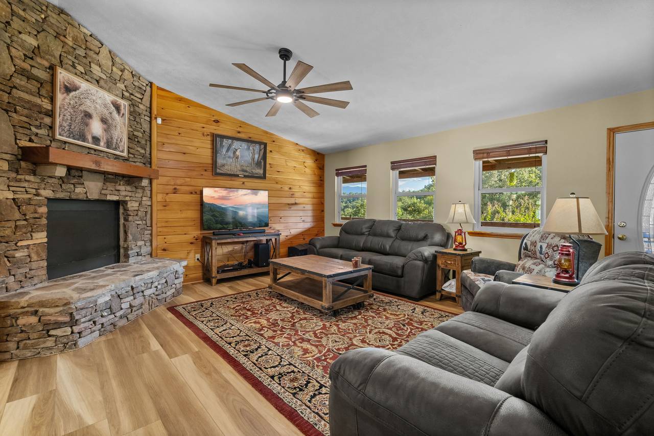 Cozy living room with gas fireplace & TV Cozy living room with gas fireplace & TV