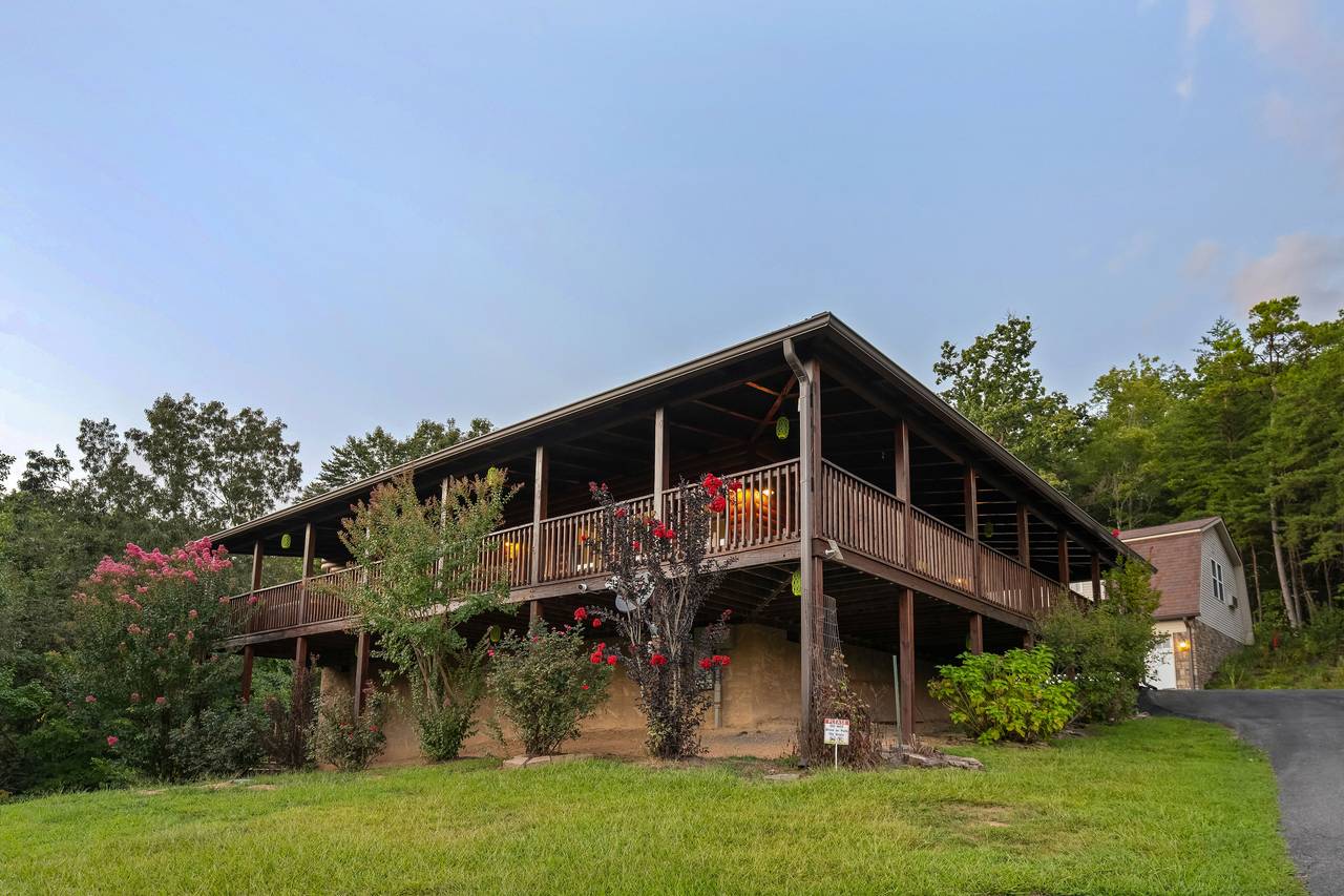 Licking Spring HIdeaway, offered by Bear Tracts Licking Spring HIdeaway, offered by Bear Tracts