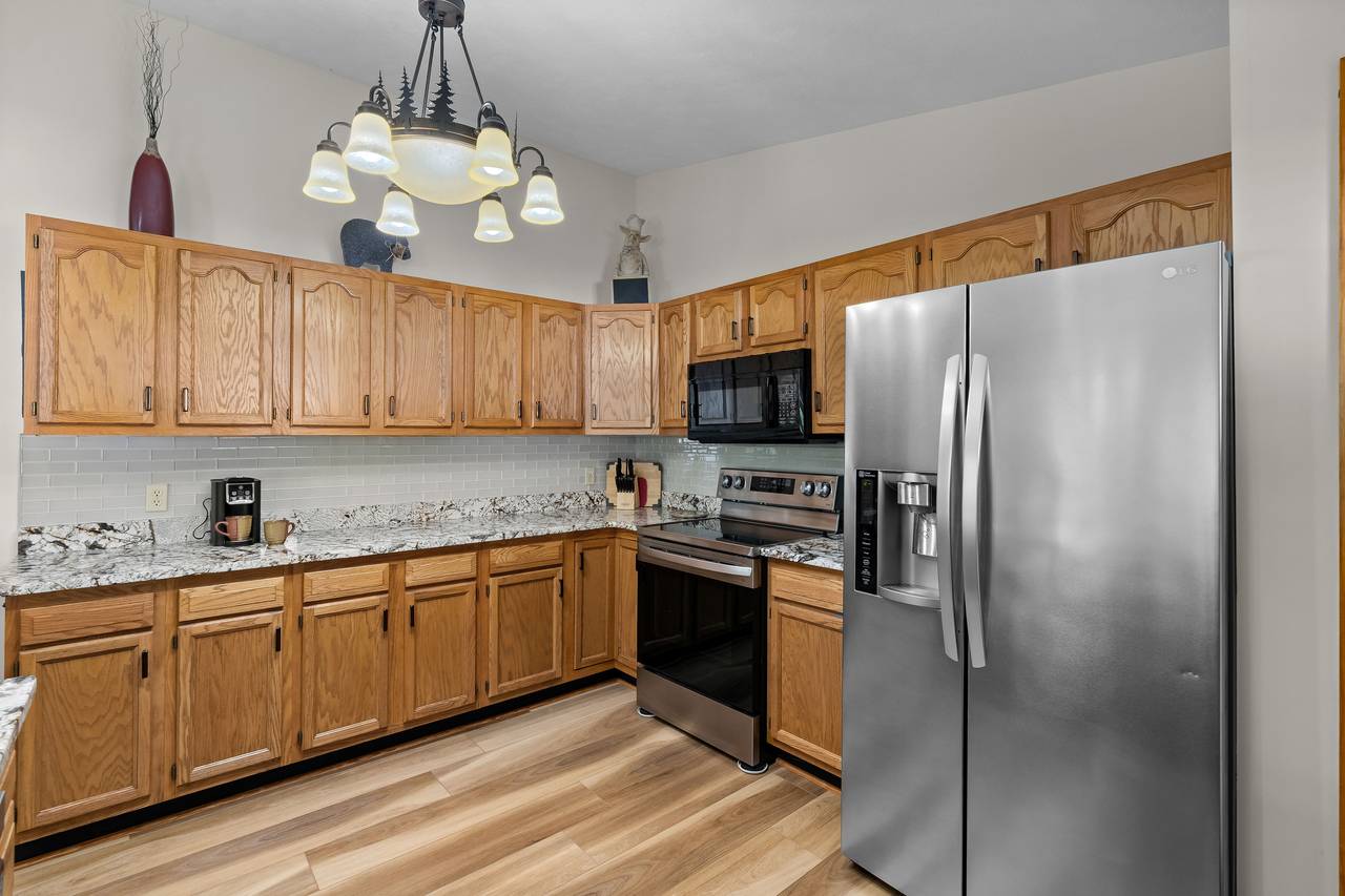 Fully equipped kitchen with Keurig & cookware Fully equipped kitchen with Keurig & cookware