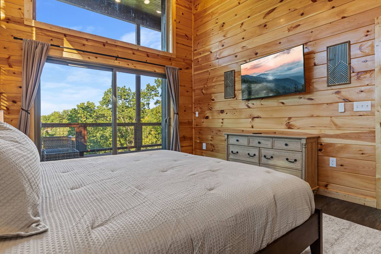 <span class="name">King bedroom with plush bedding & peaceful ambience</span> <span class="name">King bedroom with plush bedding & peaceful ambience</span>