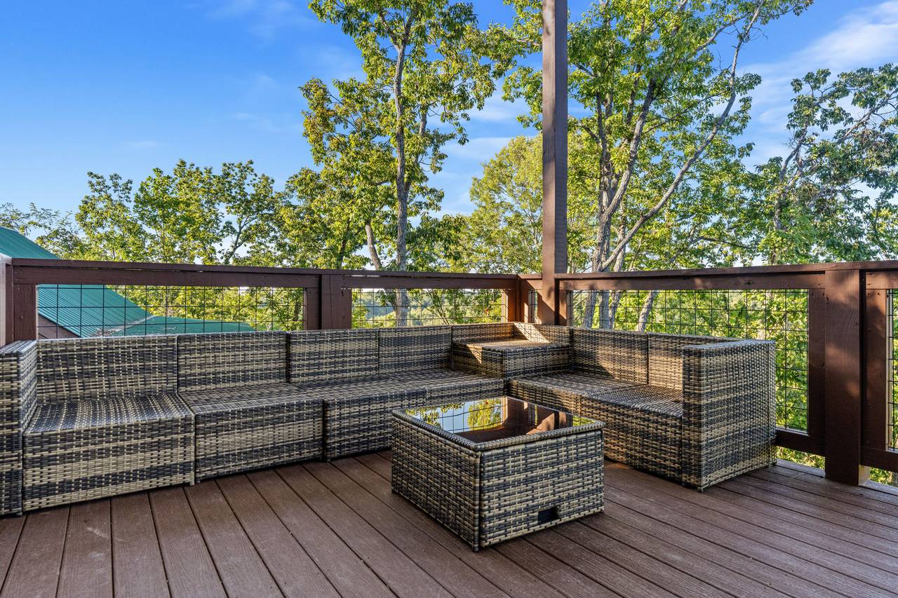 <span class="name">Patio couch & table perfect for outdoor meals & drinks</span> <span class="name">Patio couch & table perfect for outdoor meals & drinks</span>