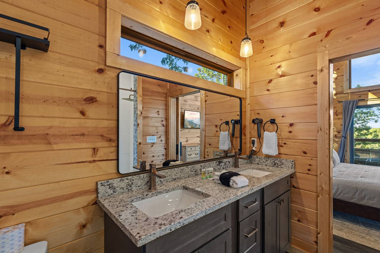 <span class="name">Full bath with double vanity</span> <span class="name">Full bath with double vanity</span>