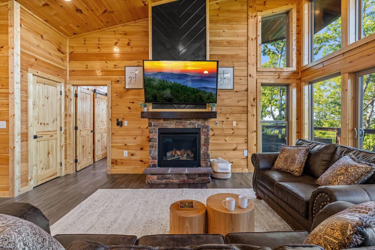 <span class="name">Flat-screen TV & warm fireplace for relaxing evenings</span> <span class="name">Flat-screen TV & warm fireplace for relaxing evenings</span>