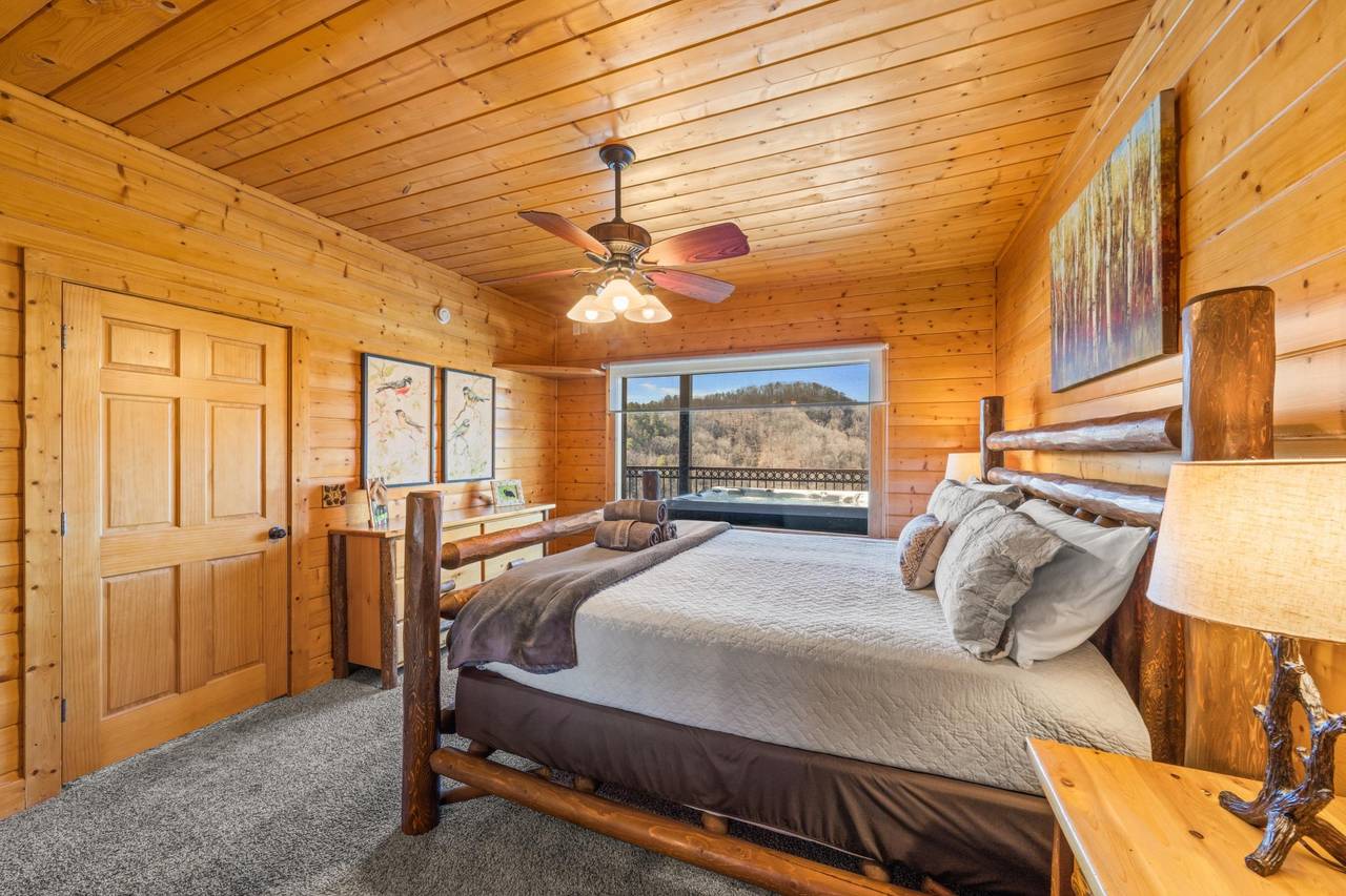 <span class="name">ozy lower king room with rustic touches & privacy</span> <span class="name">ozy lower king room with rustic touches & privacy</span>