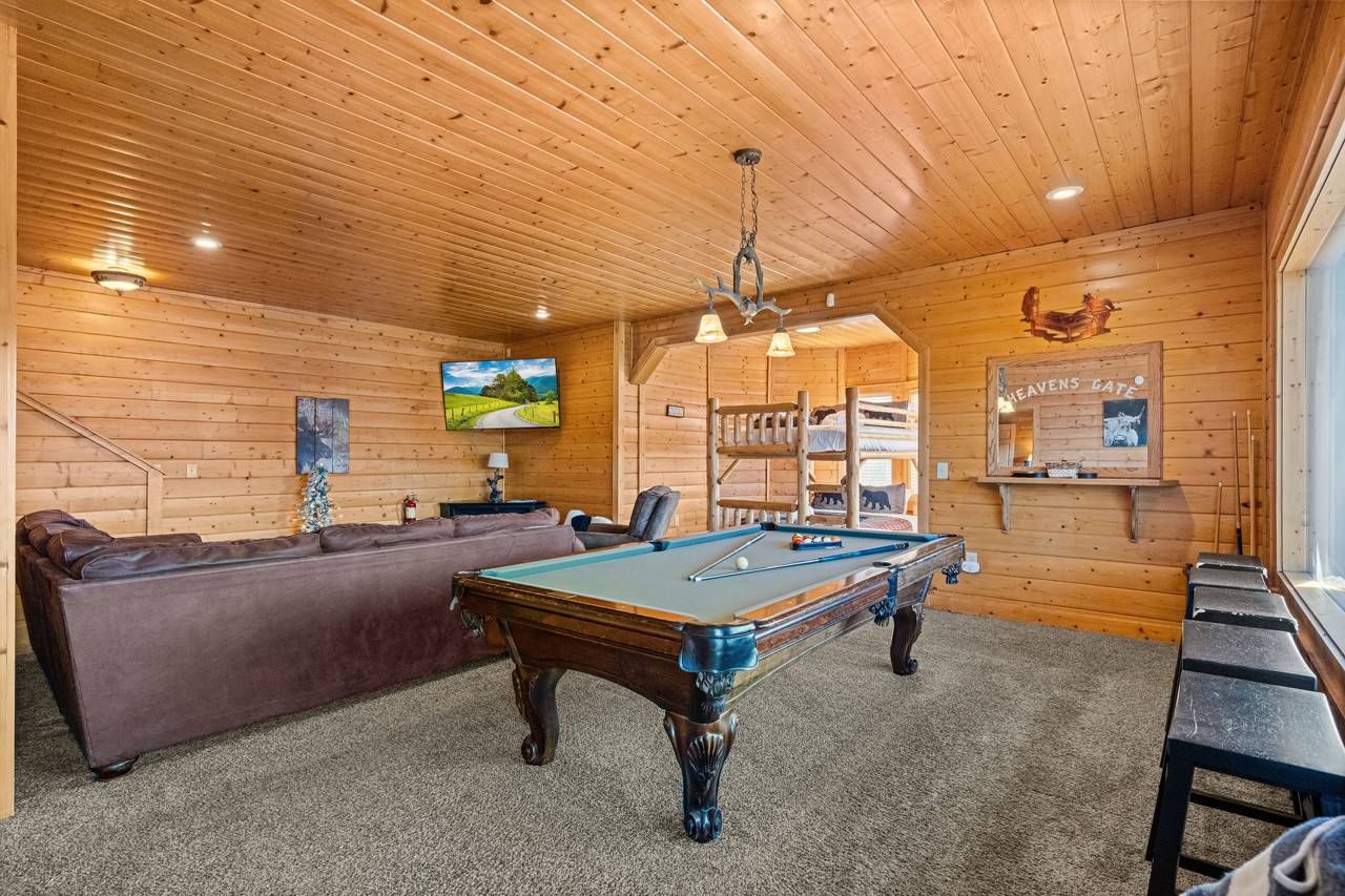 <span class="name">Game room with pool table & cozy lodge-style décor</span> <span class="name">Game room with pool table & cozy lodge-style décor</span>