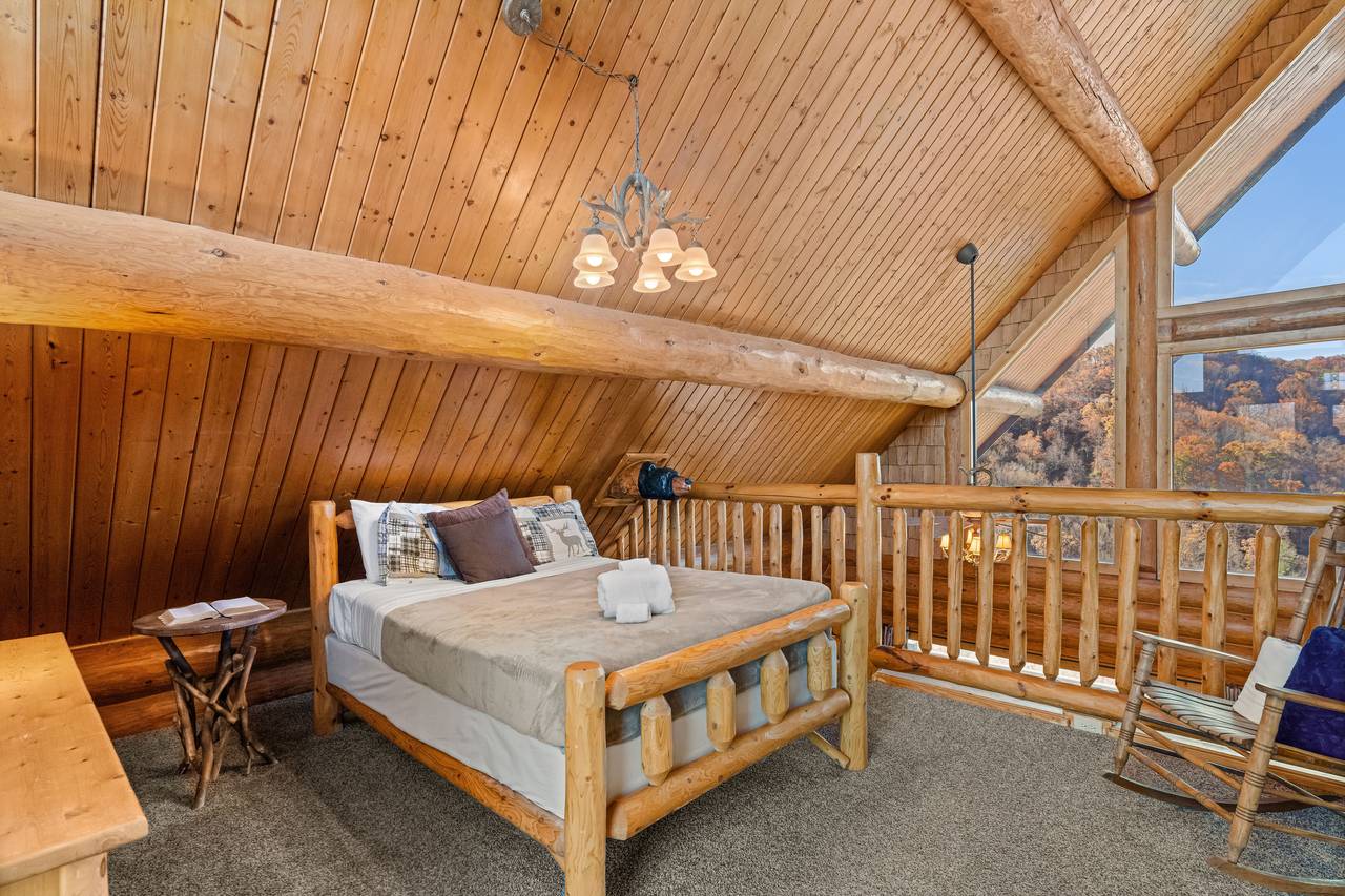 <span class="name">Loft queen bed with rustic décor & open treetop views</span> <span class="name">Loft queen bed with rustic décor & open treetop views</span>