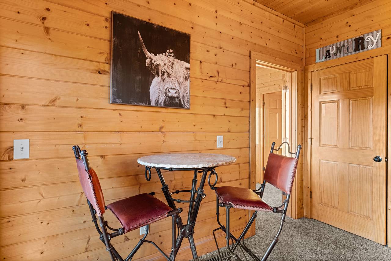 <span class="name">Game room with pool table & cozy lodge-style décor</span> <span class="name">Game room with pool table & cozy lodge-style décor</span>