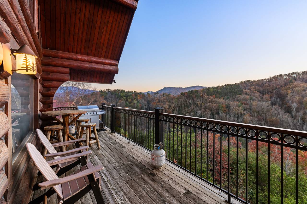 <span class="name">Gas grill area with relaxing forest backdrop</span> <span class="name">Gas grill area with relaxing forest backdrop</span>