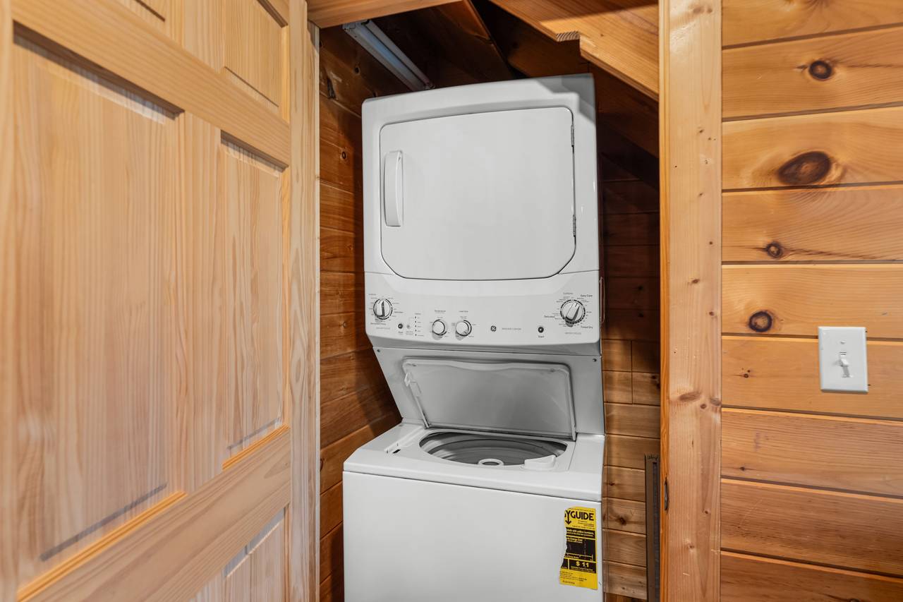 Stackable washer and dryer - free to use Stackable washer and dryer - free to use