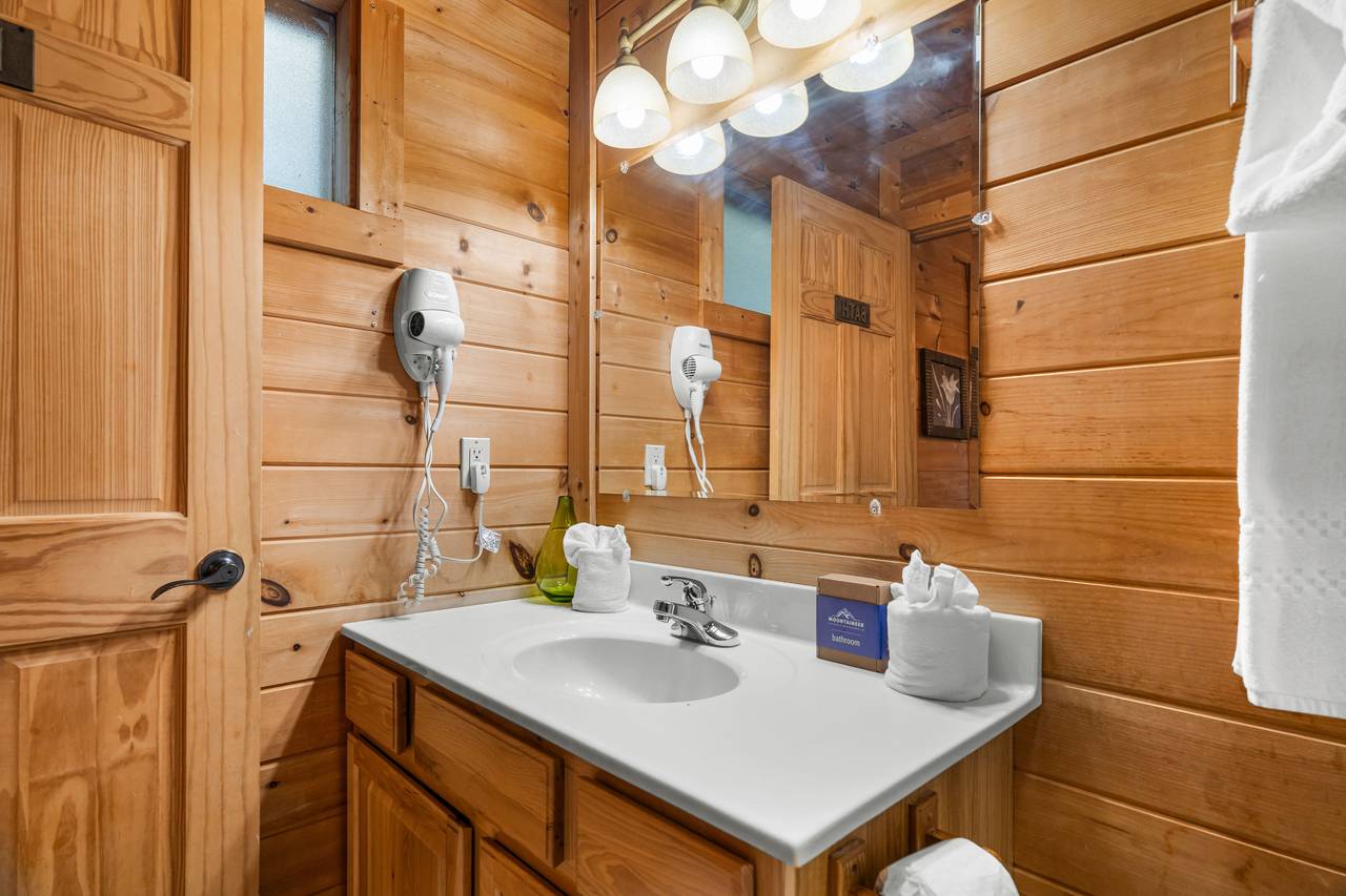 Main level ensuite full bath with tub and shower combo Main level ensuite full bath with tub and shower combo
