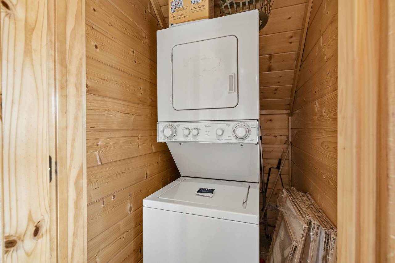 <span class="name">Stackable washer and dryer - free to use</span> <span class="name">Stackable washer and dryer - free to use</span>
