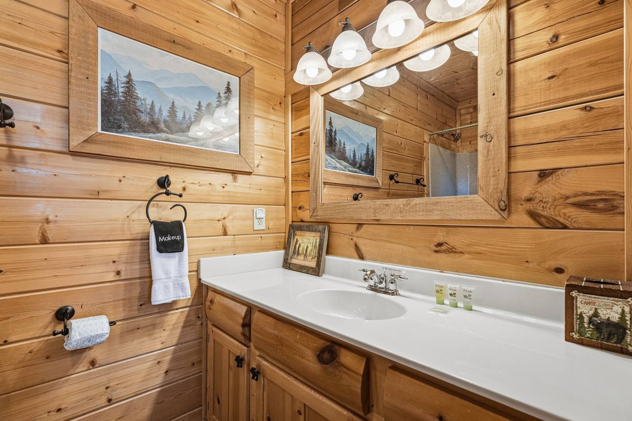 <span class="name">Full bathroom with shower & tub combo</span> <span class="name">Full bathroom with shower & tub combo</span>