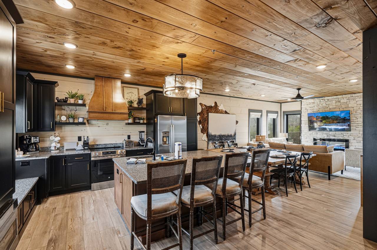 <span class="name">Fully equipped gourmet kitchen with stainless appliances</span> <span class="name">Fully equipped gourmet kitchen with stainless appliances</span>