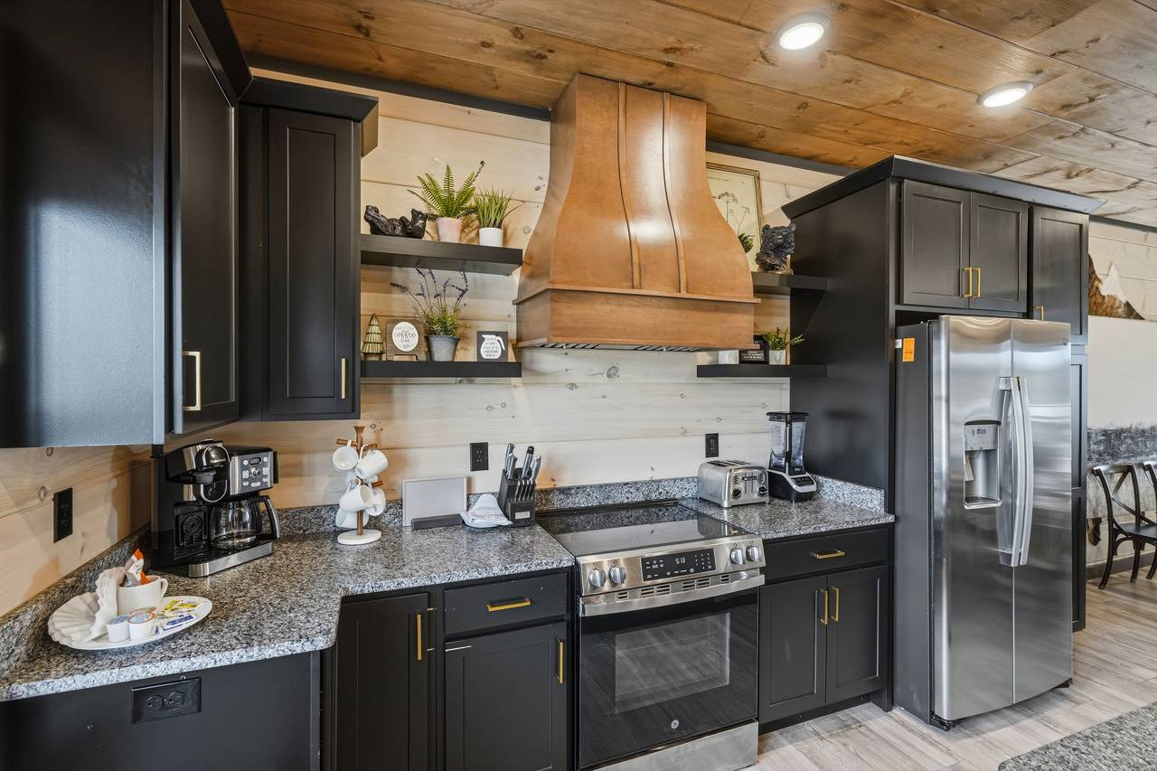 <span class="name">Fully equipped gourmet kitchen with stainless appliances</span> <span class="name">Fully equipped gourmet kitchen with stainless appliances</span>