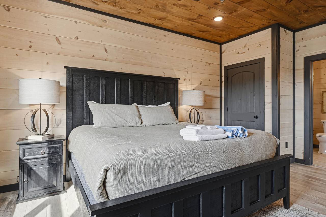 <span class="name">Bedroom 1 – main level king suite with Roku TV & work space</span> <span class="name">Bedroom 1 – main level king suite with Roku TV & work space</span>