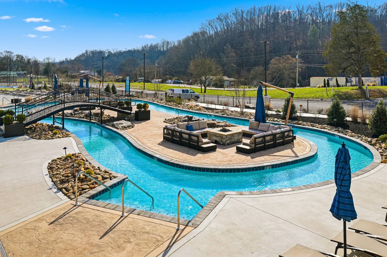 <span class="name">Walk to Rambling River Waterpark lazy river, theater, & more!</span> <span class="name">Walk to Rambling River Waterpark lazy river, theater, & more!</span>