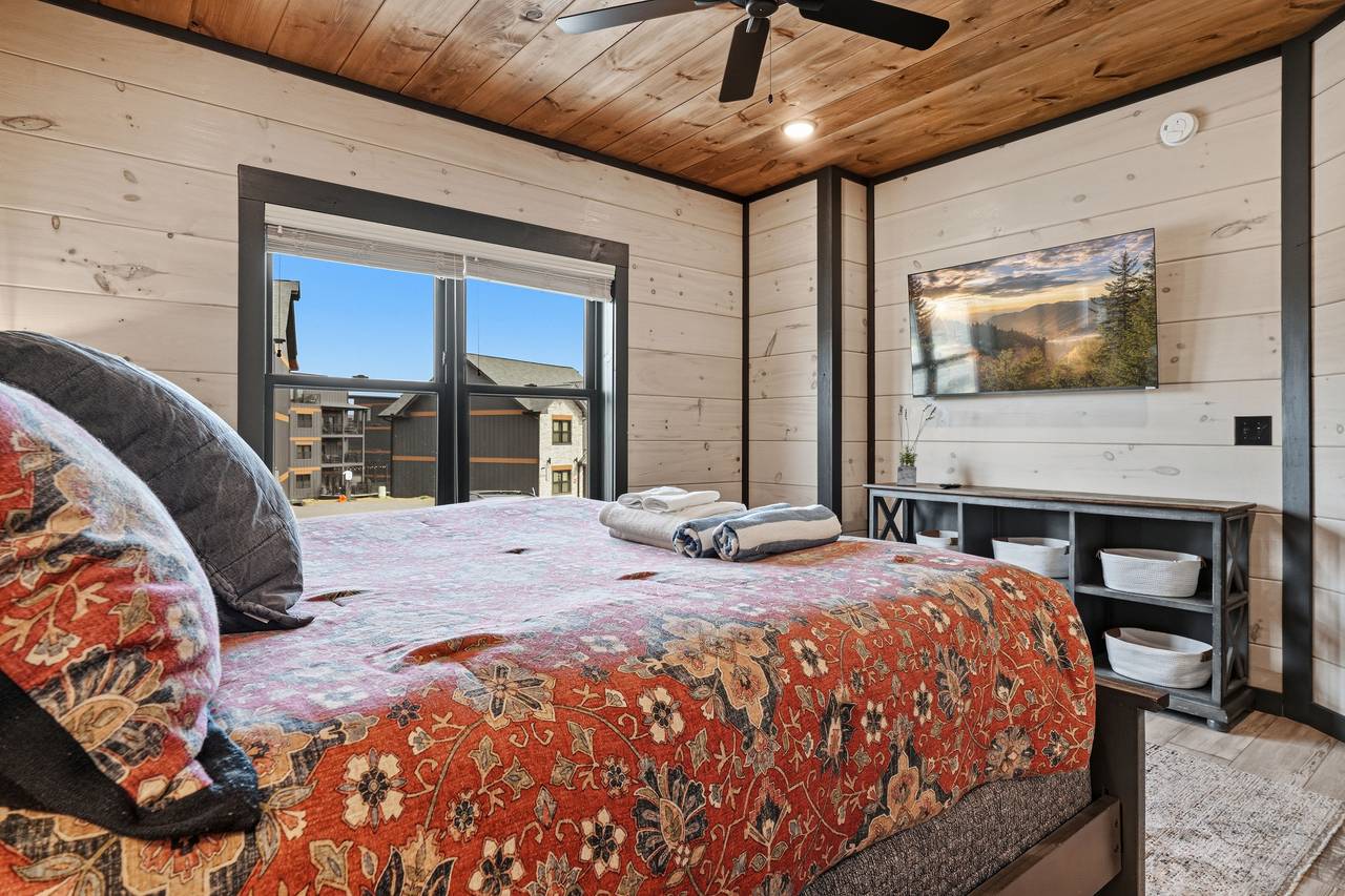<span class="name">Bedroom 2 ensuite bathroom with modern finishes & TV</span> <span class="name">Bedroom 2 ensuite bathroom with modern finishes & TV</span>