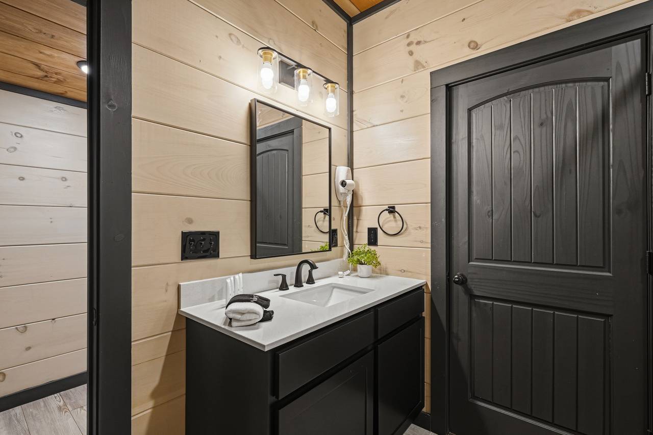 <span class="name">Full bathroom 5 with shower, modern fixtures, & hairdryer</span> <span class="name">Full bathroom 5 with shower, modern fixtures, & hairdryer</span>