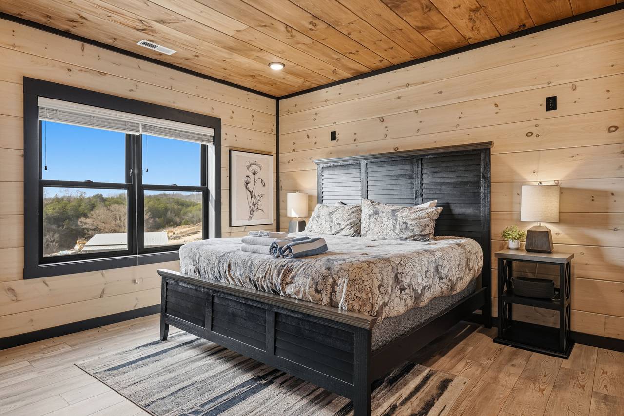 <span class="name">Bedroom 4 – upper level king suite with full bath & Roku TV</span> <span class="name">Bedroom 4 – upper level king suite with full bath & Roku TV</span>