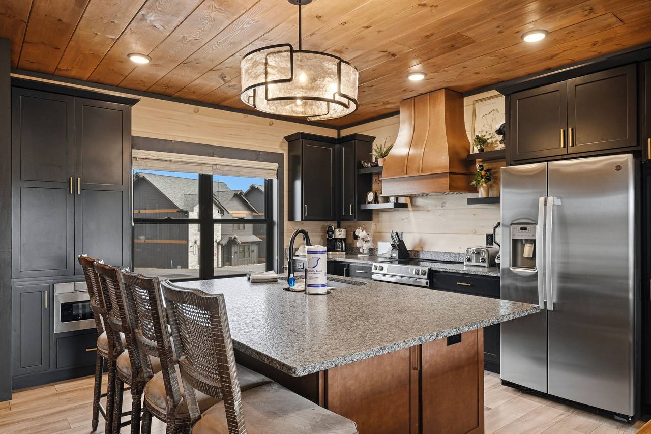 <span class="name">Fully equipped gourmet kitchen with stainless appliances</span> <span class="name">Fully equipped gourmet kitchen with stainless appliances</span>